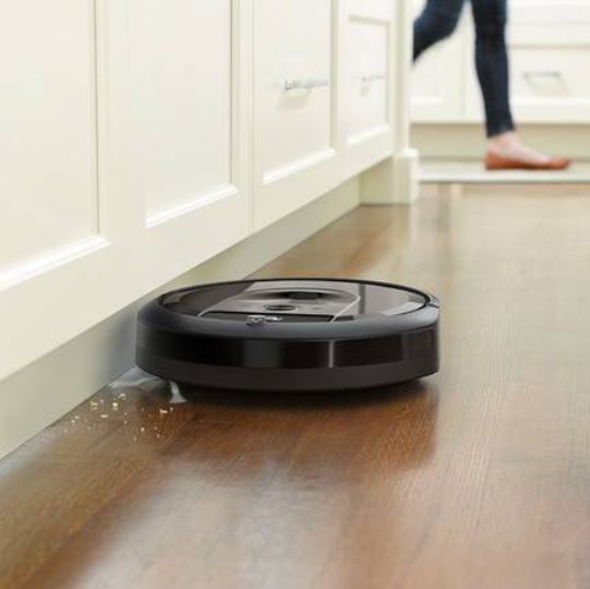 iRobot Roomba i7 is cleaning along edges